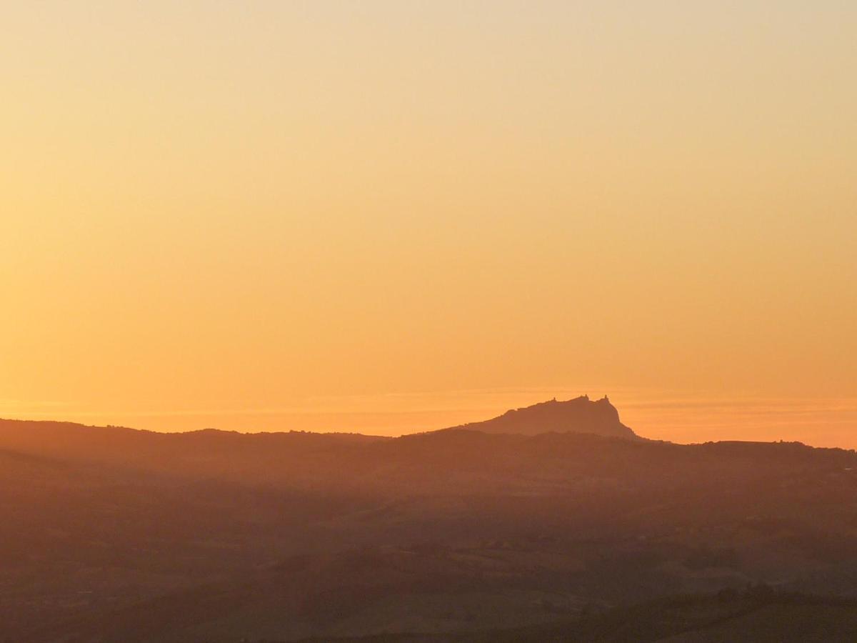 Agriturismo Girolomoni - Locanda Isola del Piano ภายนอก รูปภาพ