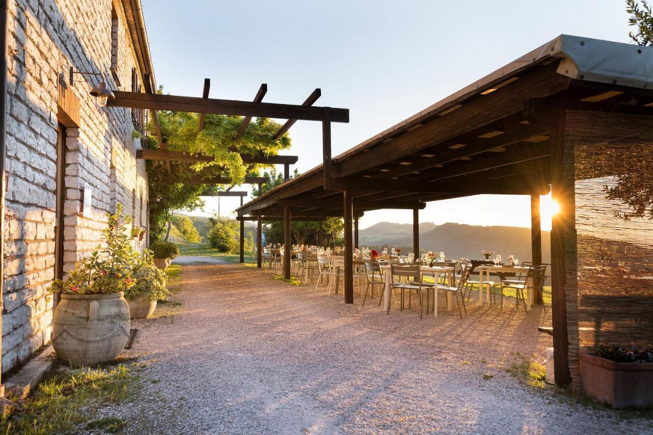 Agriturismo Girolomoni - Locanda Isola del Piano ภายนอก รูปภาพ